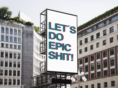 Große Plakatwand mit Werbung