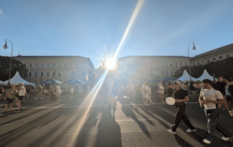 Biergarten von BeBOLD auf dem CSD Street Festival